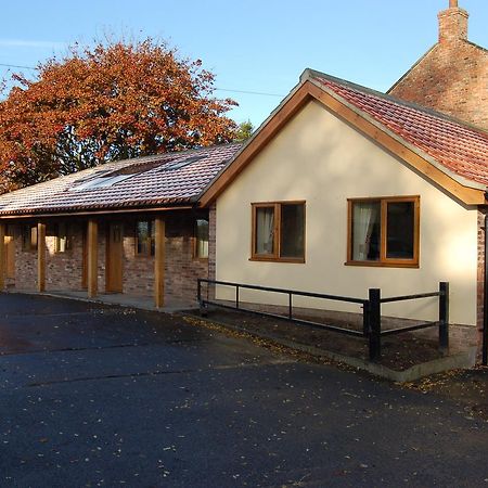 Old Oak Tree Hotel South Kilvington Exterior photo