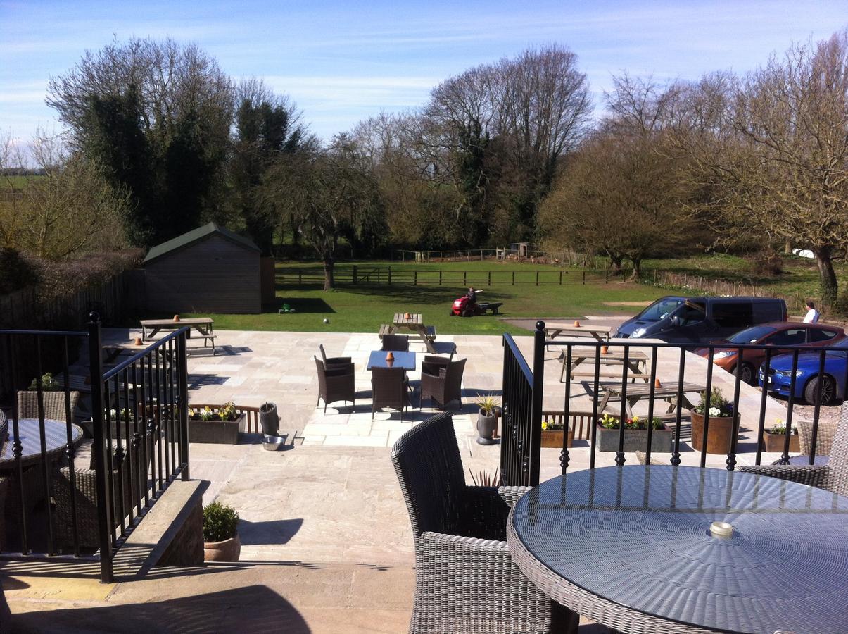 Old Oak Tree Hotel South Kilvington Exterior photo